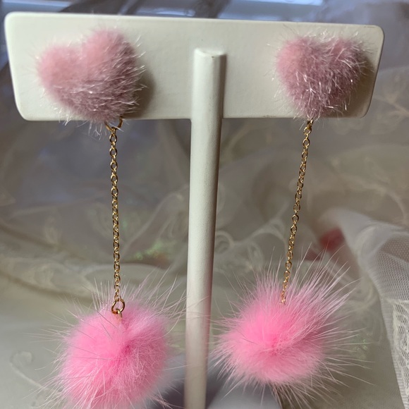 heart 💗 Pom Pom earrings - Picture 3 of 4